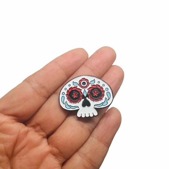 ✨Sugar Skull Enamel Pin Dia de Muertos Red & White Flowers Black Halloween New✨ - Picture 2 of 6